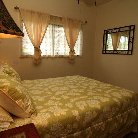 Orchid Point By Hawaii Life Hotel พรินซ์วิลล์ ภายนอก รูปภาพ